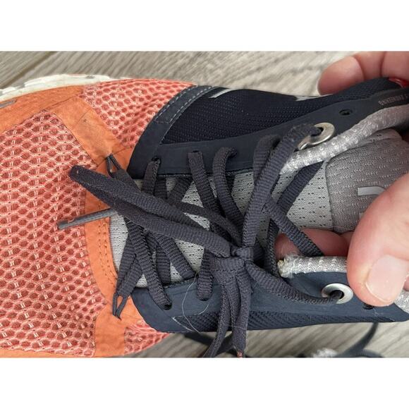 On Cloud Navy Blue and Peach Running Shoes Women's Size 6 - Picture 8 of 10